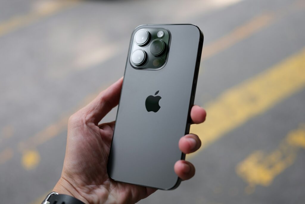 Wat doe je met je oude iPhone? Zo geeft techniek die langer meegaat je als vader meer rust